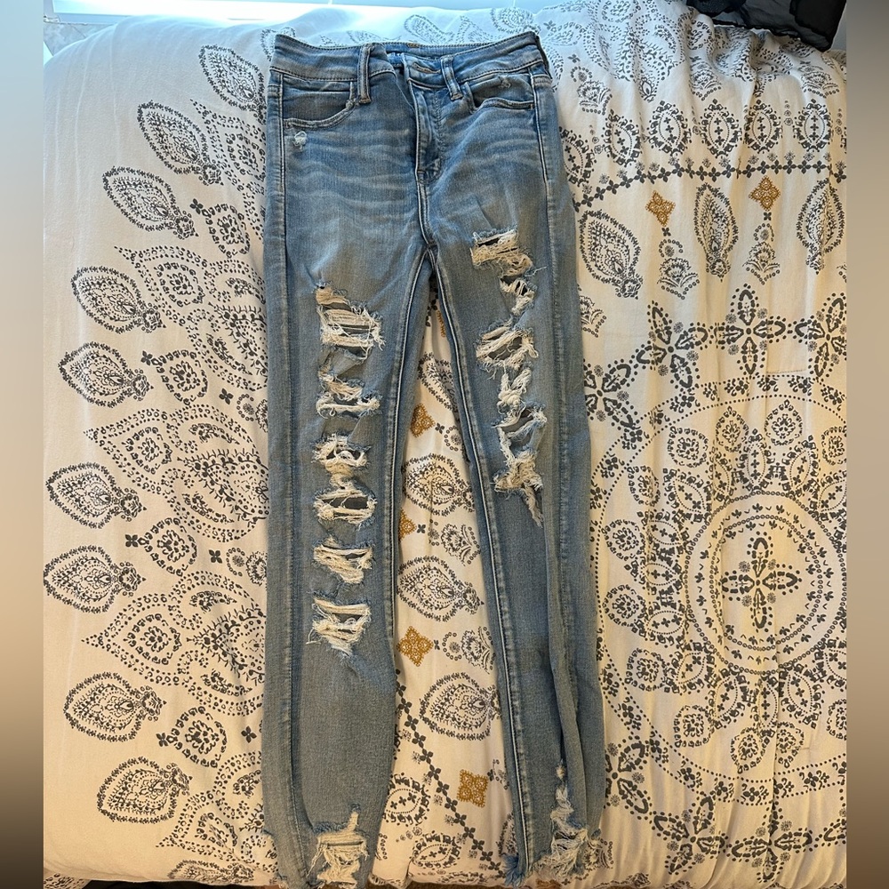 American Eagle Outfitters Light Blue Distressed Skinny Jeans